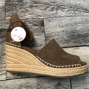 Women’s wedge shoes, color is Taupe